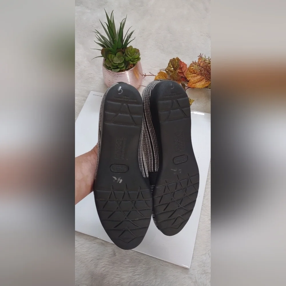 Munro Black and Gray Striped Women's Shoes